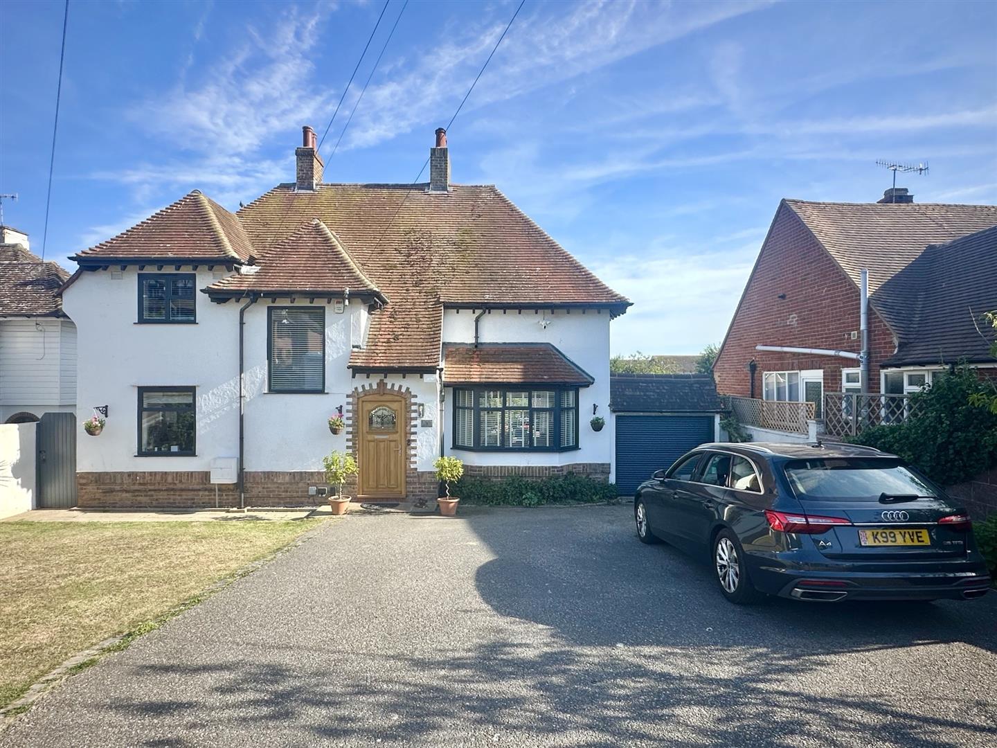 3 bed property in De La Warr Road, Bexhill-On-Sea